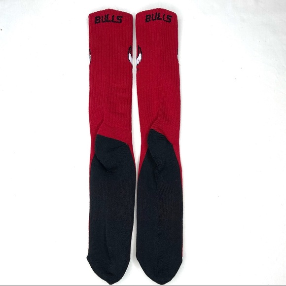 2 Pairs of Chicago Bulls crew socks - Picture 3 of 5
